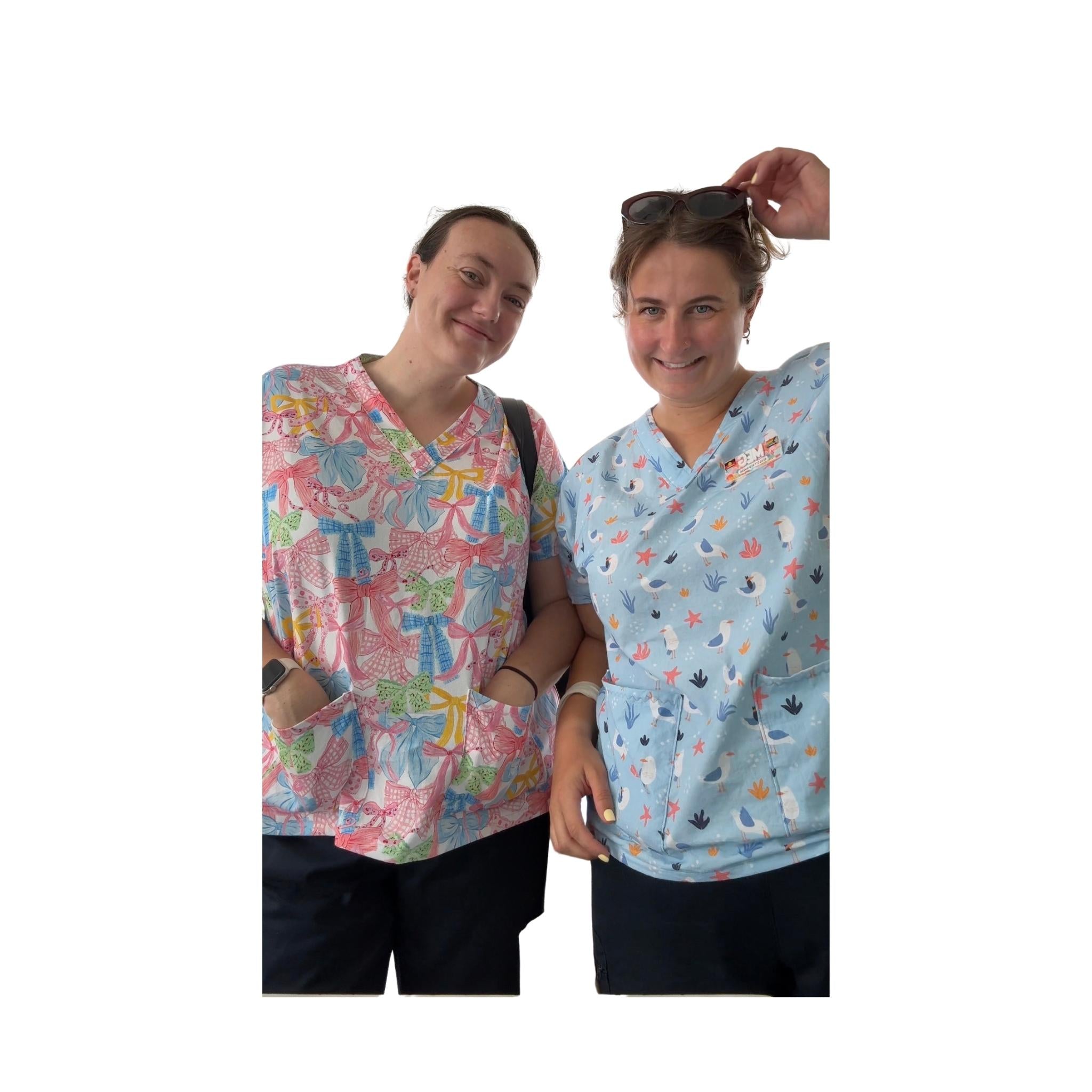 PASTEL BOW SCRUB TOP
