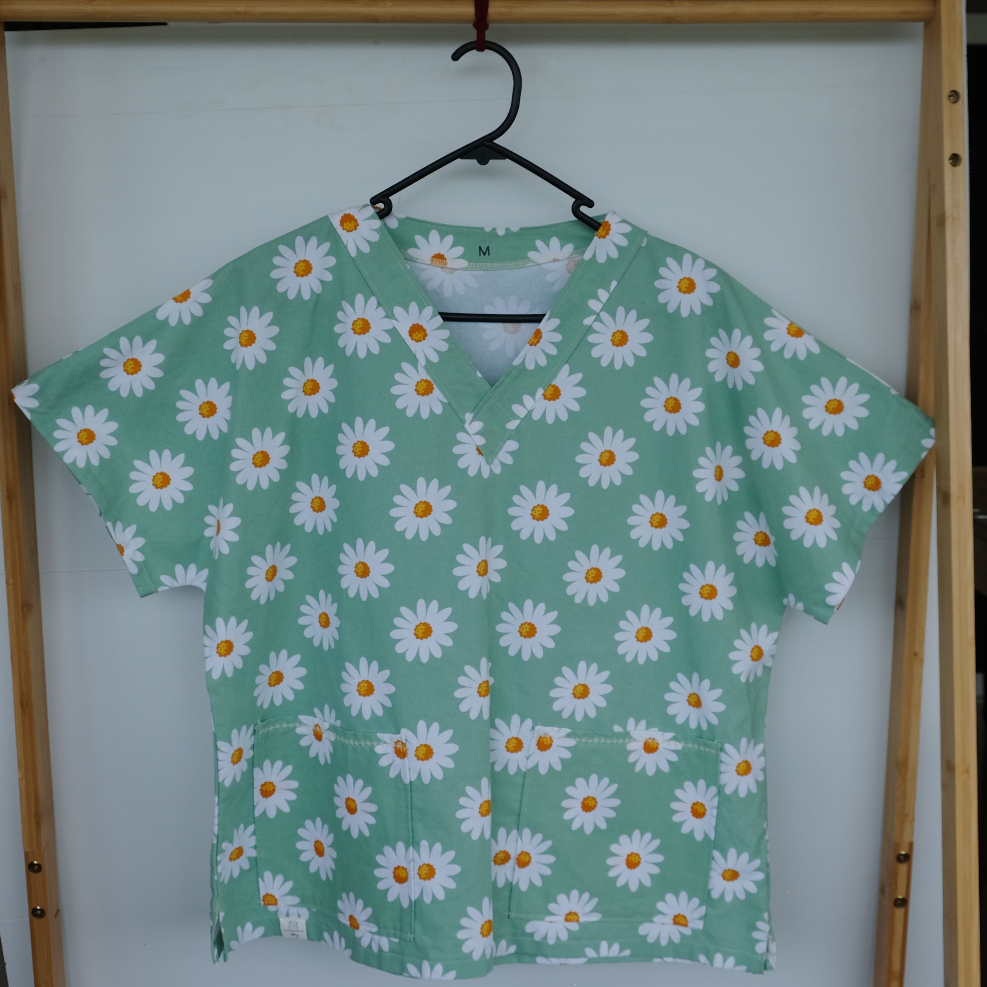 GREEN DAISY SCRUB TOP (READY MADE)