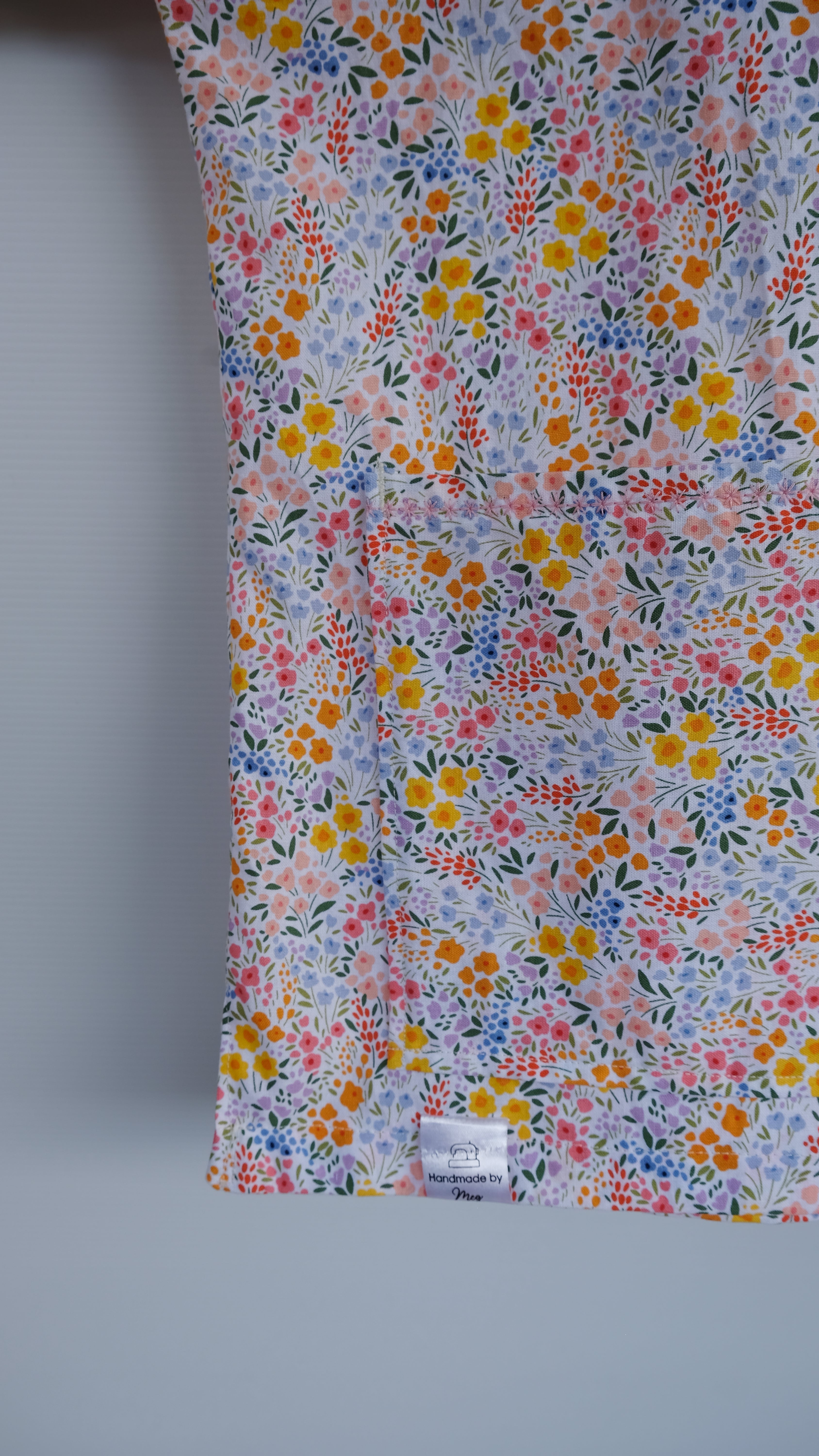 PASTEL FLORAL SCRUB TOP (READY MADE)