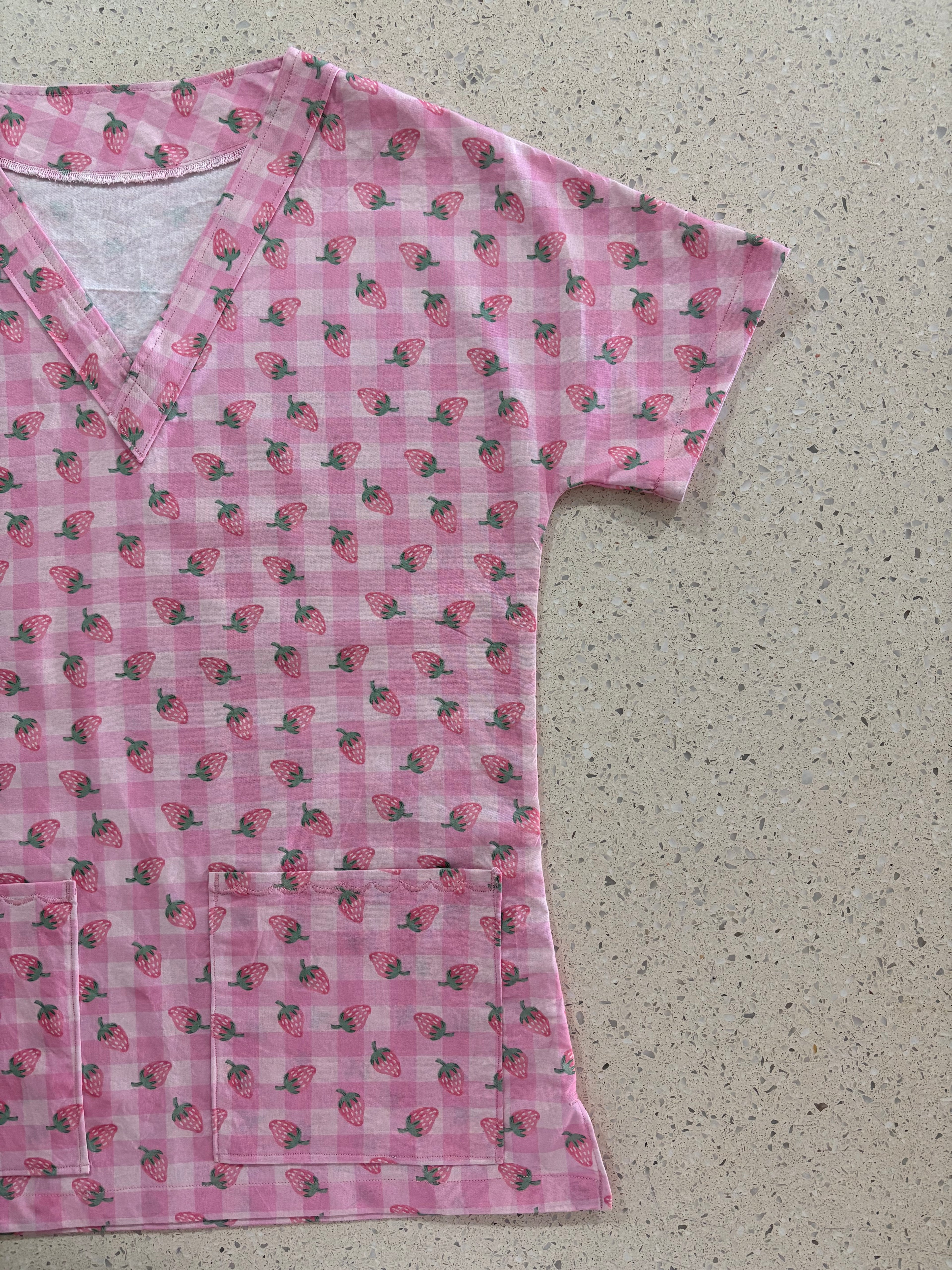 STRAWBERRY KISSES SCRUB TOP